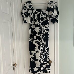 Poplin dress with black and white floral print